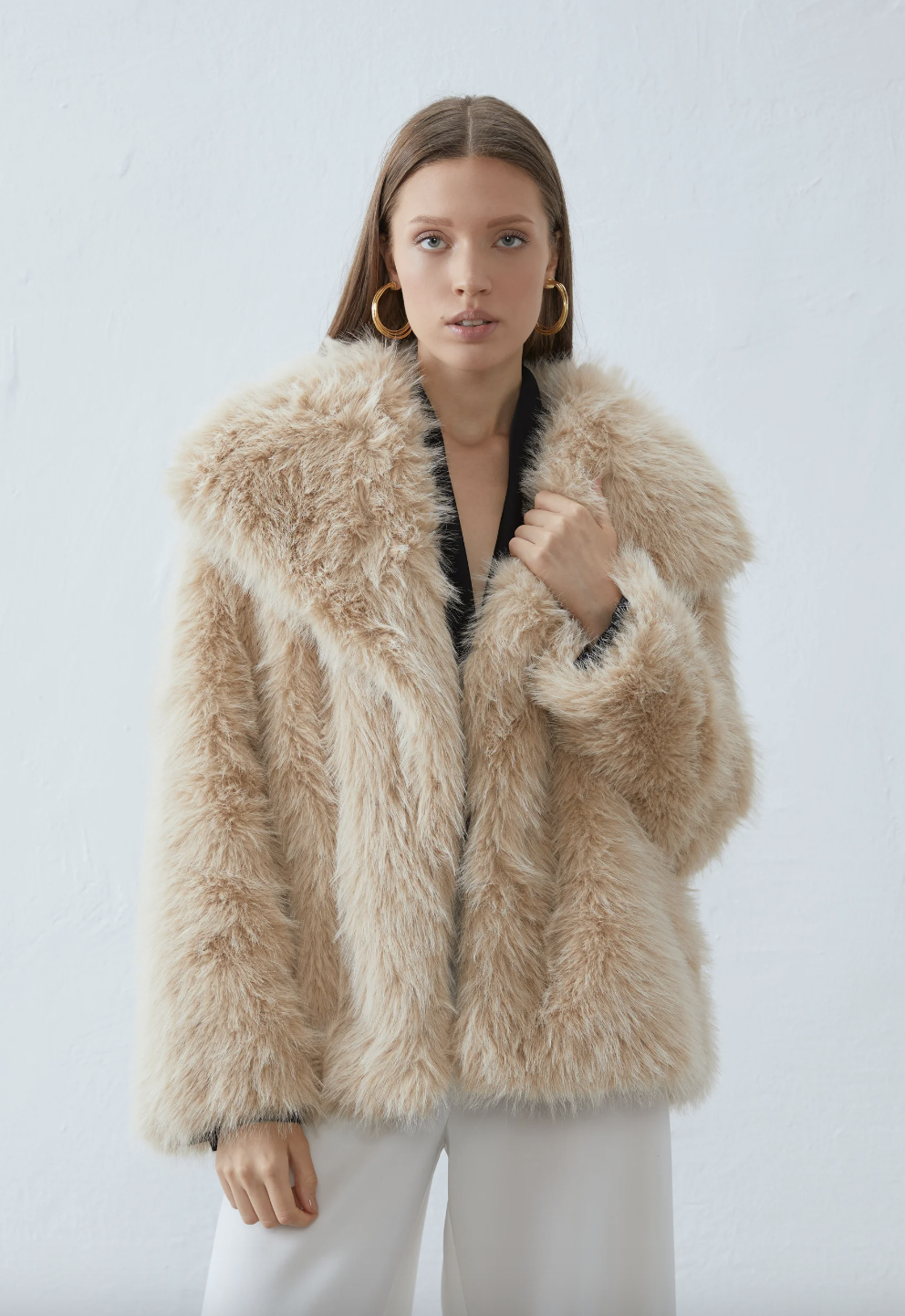 Ni Zara ni Stradivarius: 10 abrigos de pelo preciosos, elegantes y