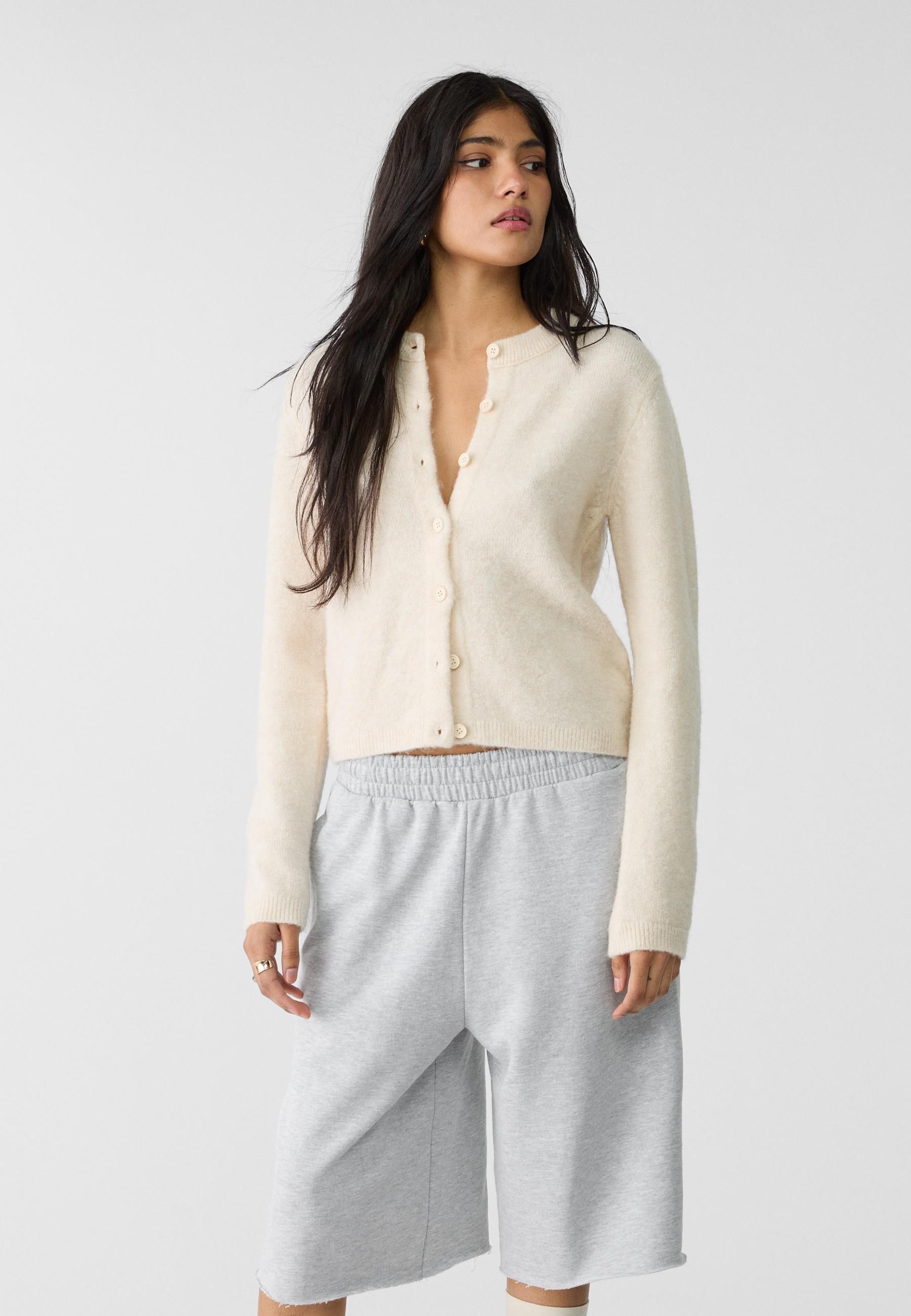 jerséis de punto blanco de Stradivarius que son de fondo de