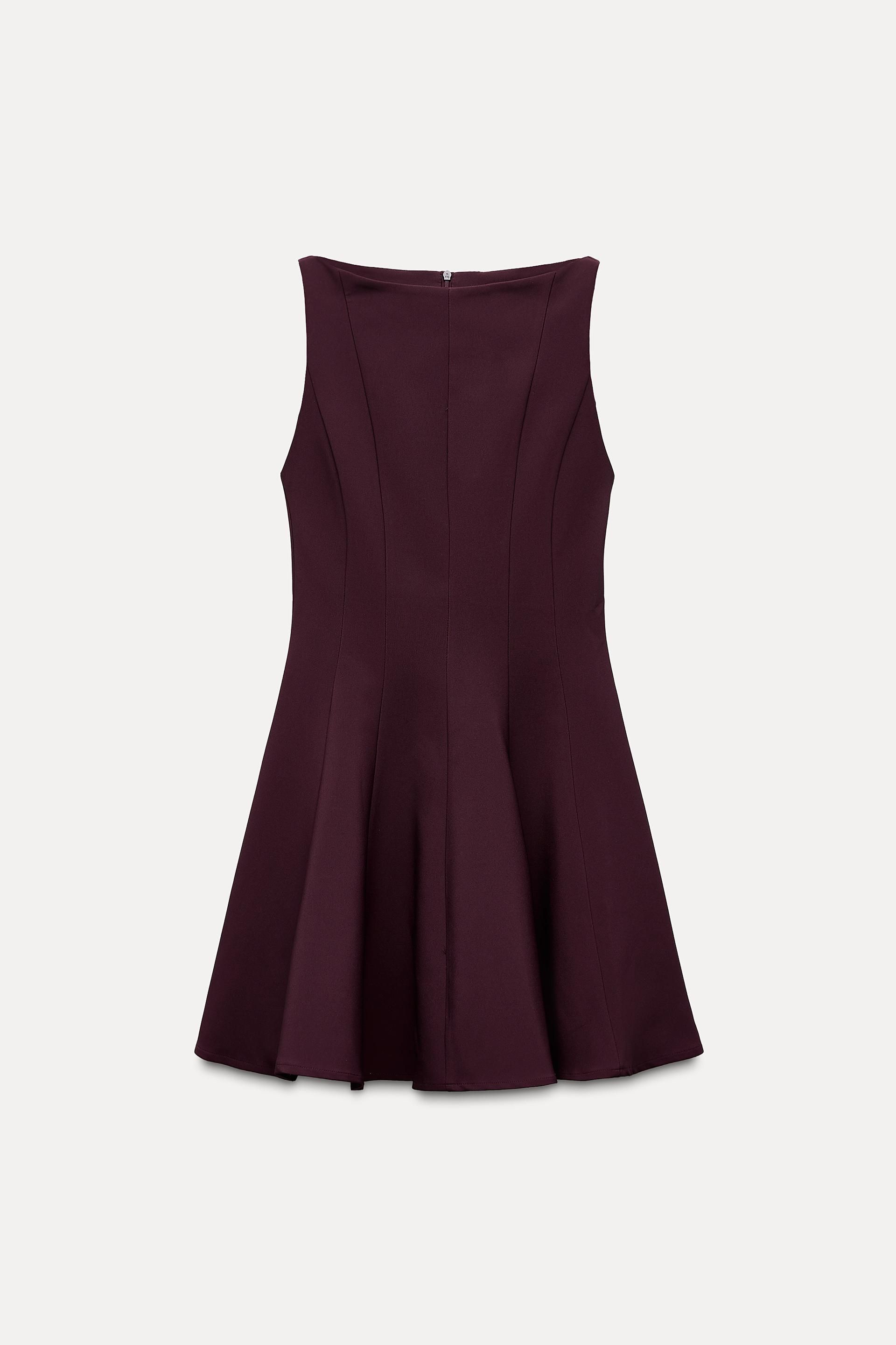 Este es el vestido fluido de Zara que sienta bien a todos los