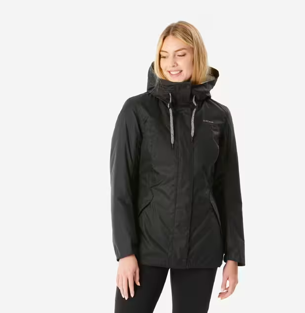 Adiós al plumas: Decathlon lanza por 49€ un abrigo impermeable
