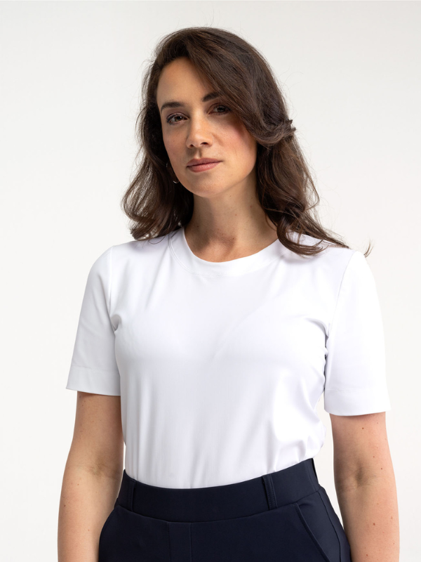 JAN zocht naar het beste witte T-shirt voor dames: favorieten