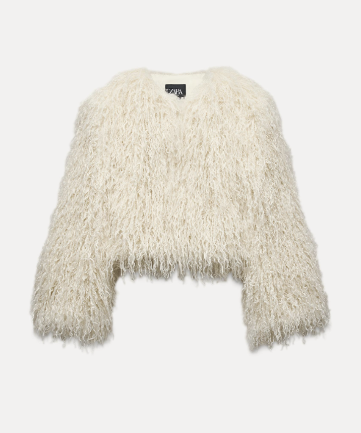 El abrigo perfecto de Zara para arrasar esta Navidad y no pasar frío