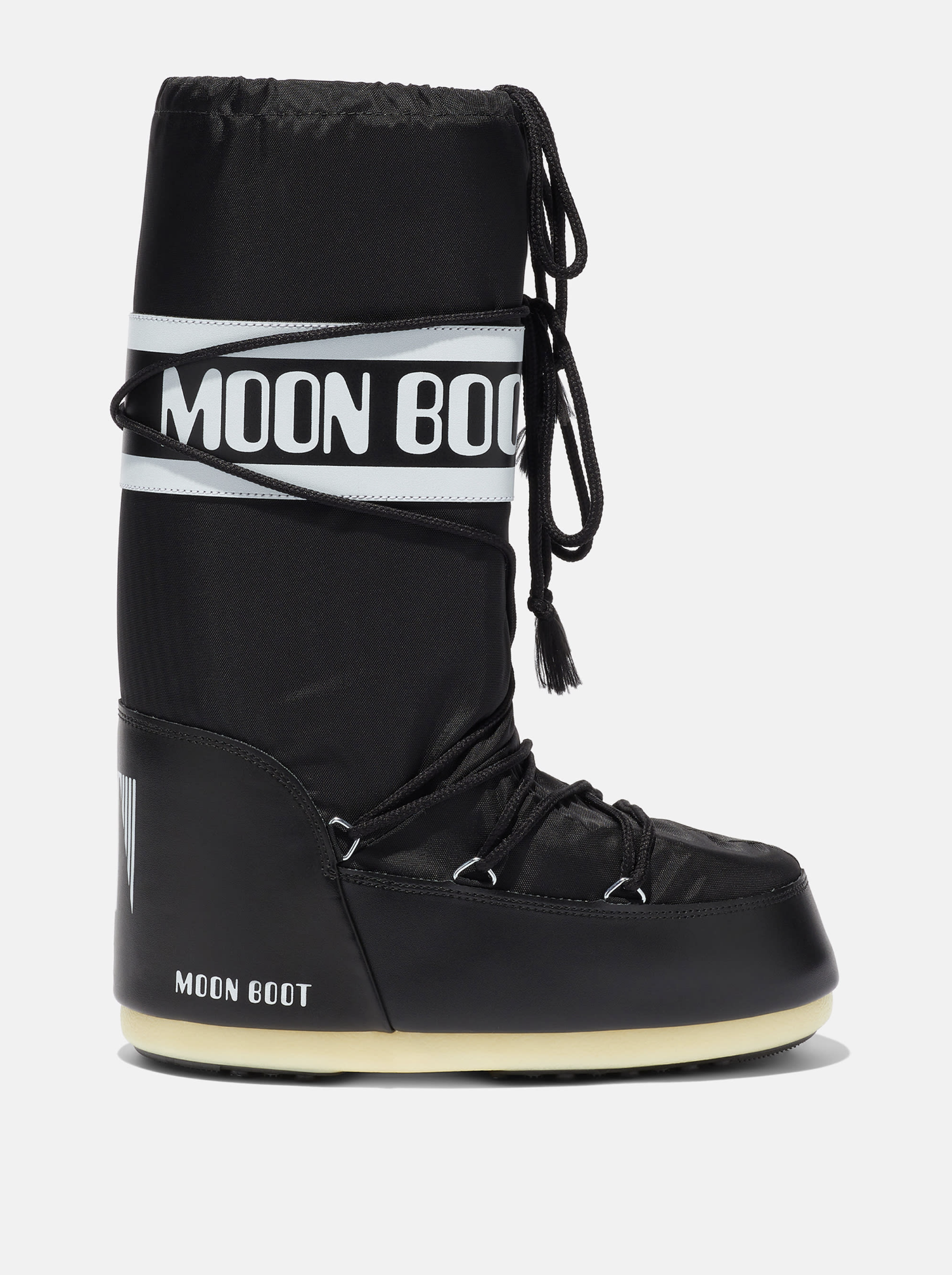 Scarpe inverno 2024: come abbinare i Moon Boot