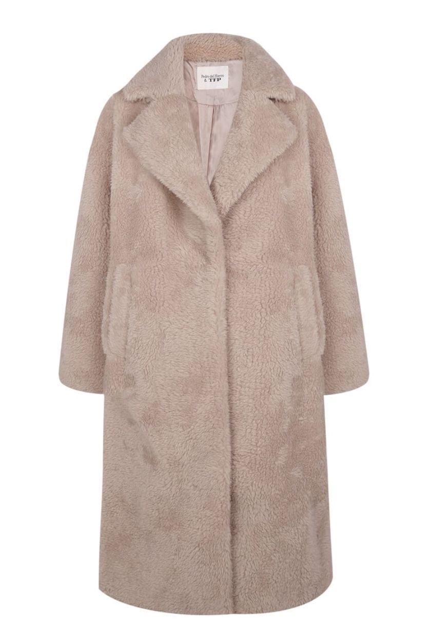 El abrigo de pelo hasta los pies que llevaba tu abuela vuelve a