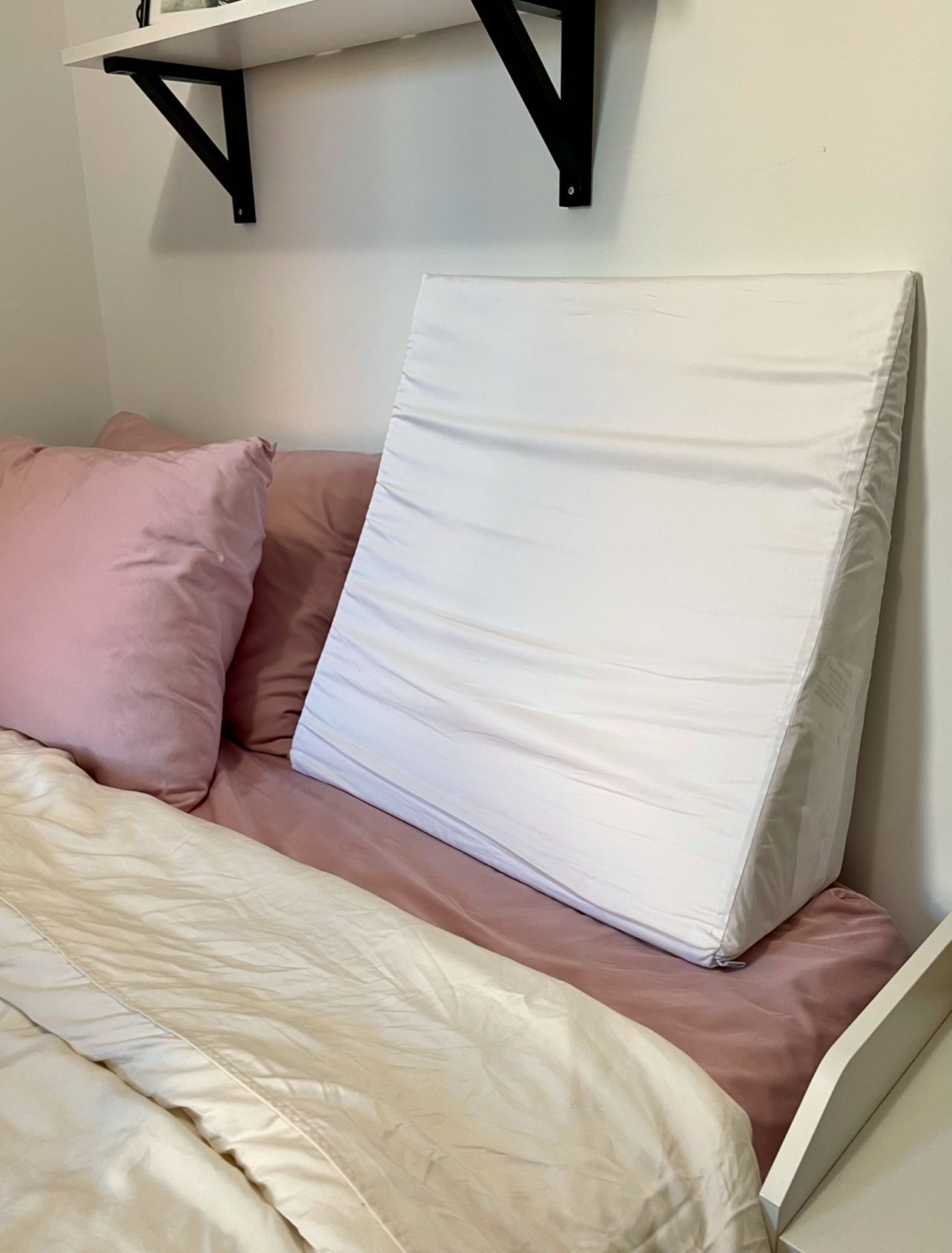 The Best Pillows for Sitting Up in Bed, Tested by Editors