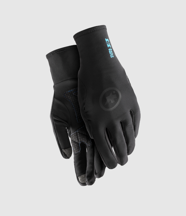 Our Expert's Guide to Keeping Your Hands and Feet Warm on Cold Rides