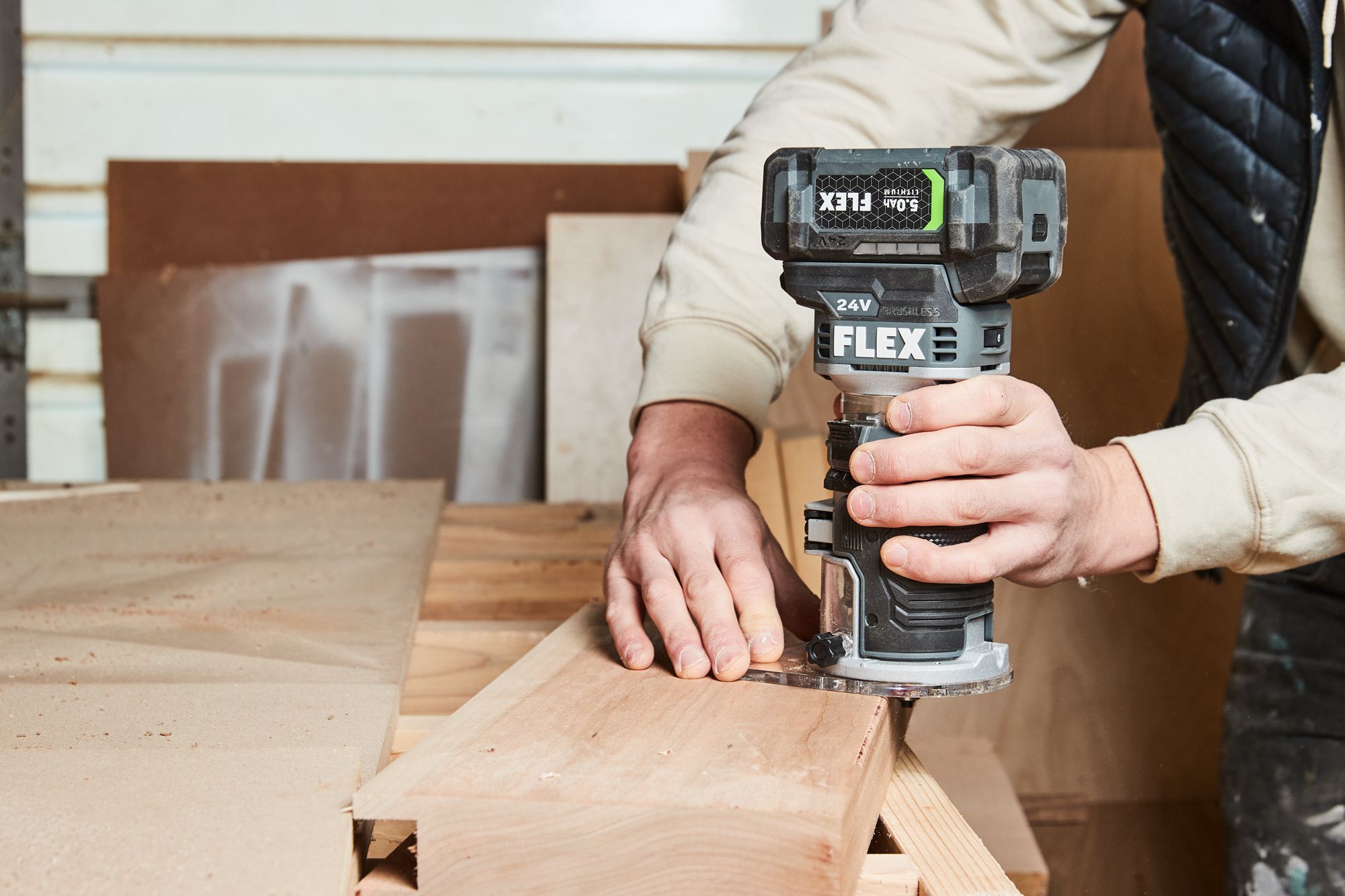 Makita Rt0701c 1 Hp Wood Compact Router Review