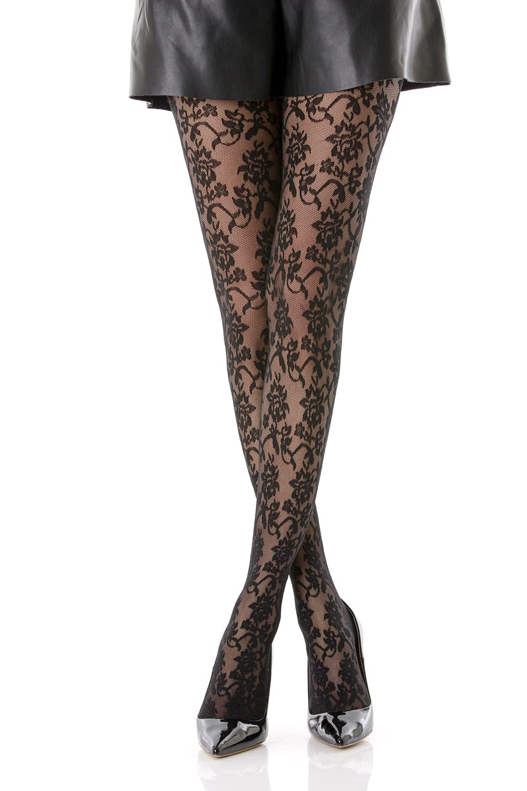 Moda Inverno 2025, i collant neri in pizzo di Carla Bruni sono chic