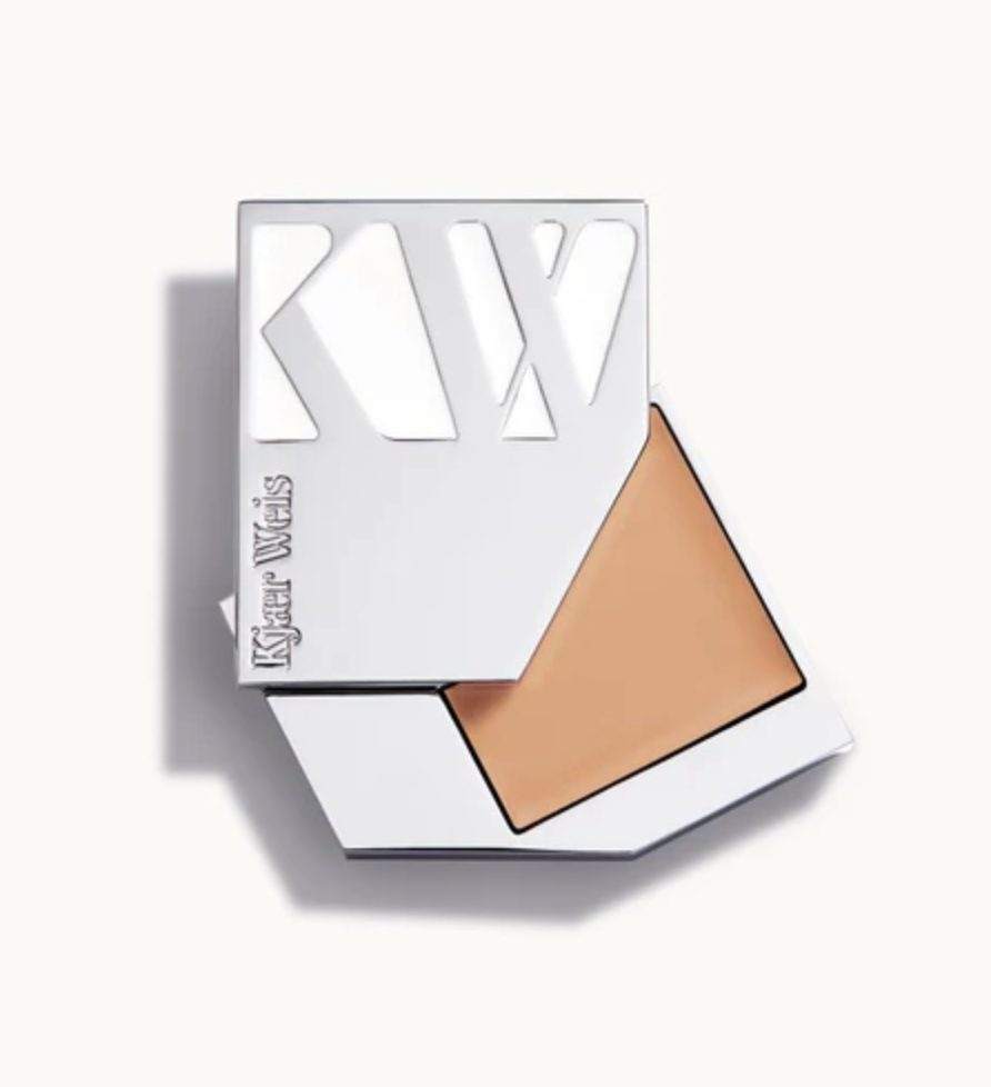 Gillian Anderson shares the contents of her makeup bag Video