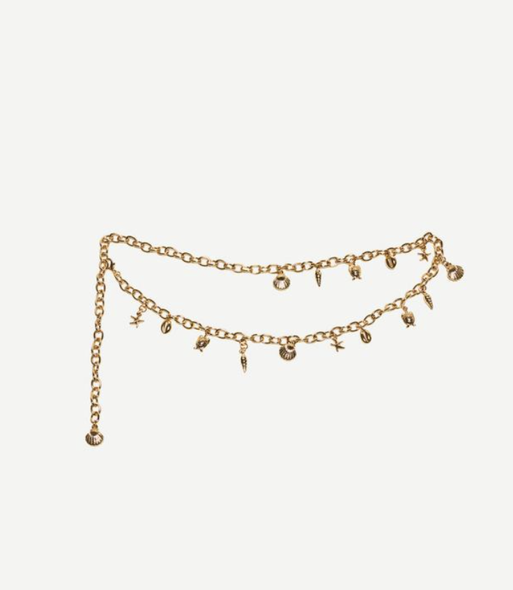 Los cinturones metálicos en tendencia para vestir como las