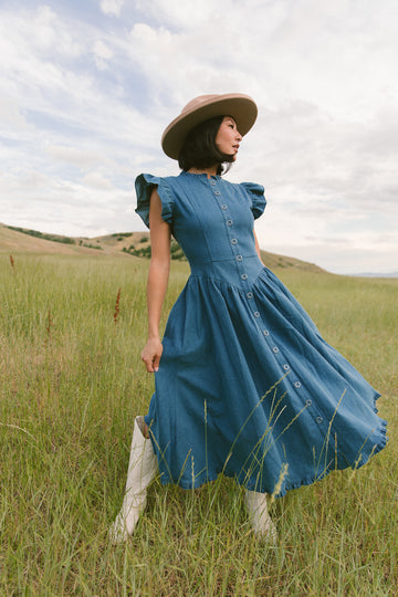 The 15 Cutest Ways to Wear the Denim Dress Trend This Spring