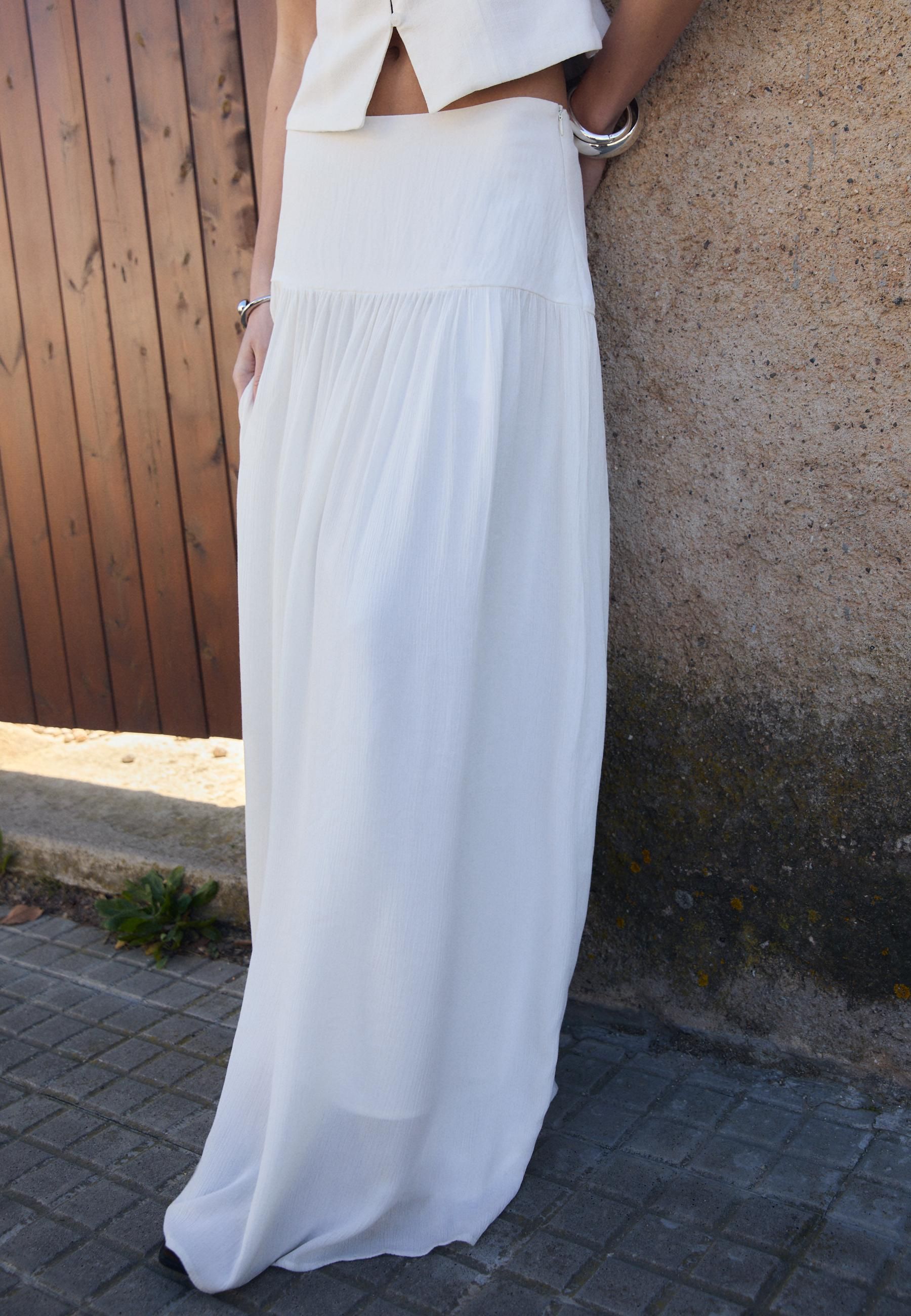 La falda larga bohemia de Stradivarius que todas las pijas