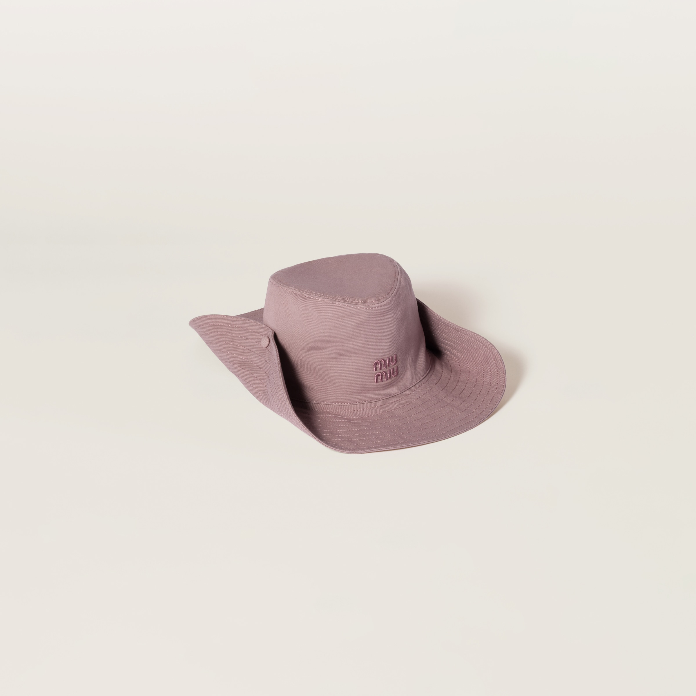 【MIU MIU】ドリルでカウボーイハット Miu Miu's Drill Cowboy Hat Is the New It Accessory—Here's Why