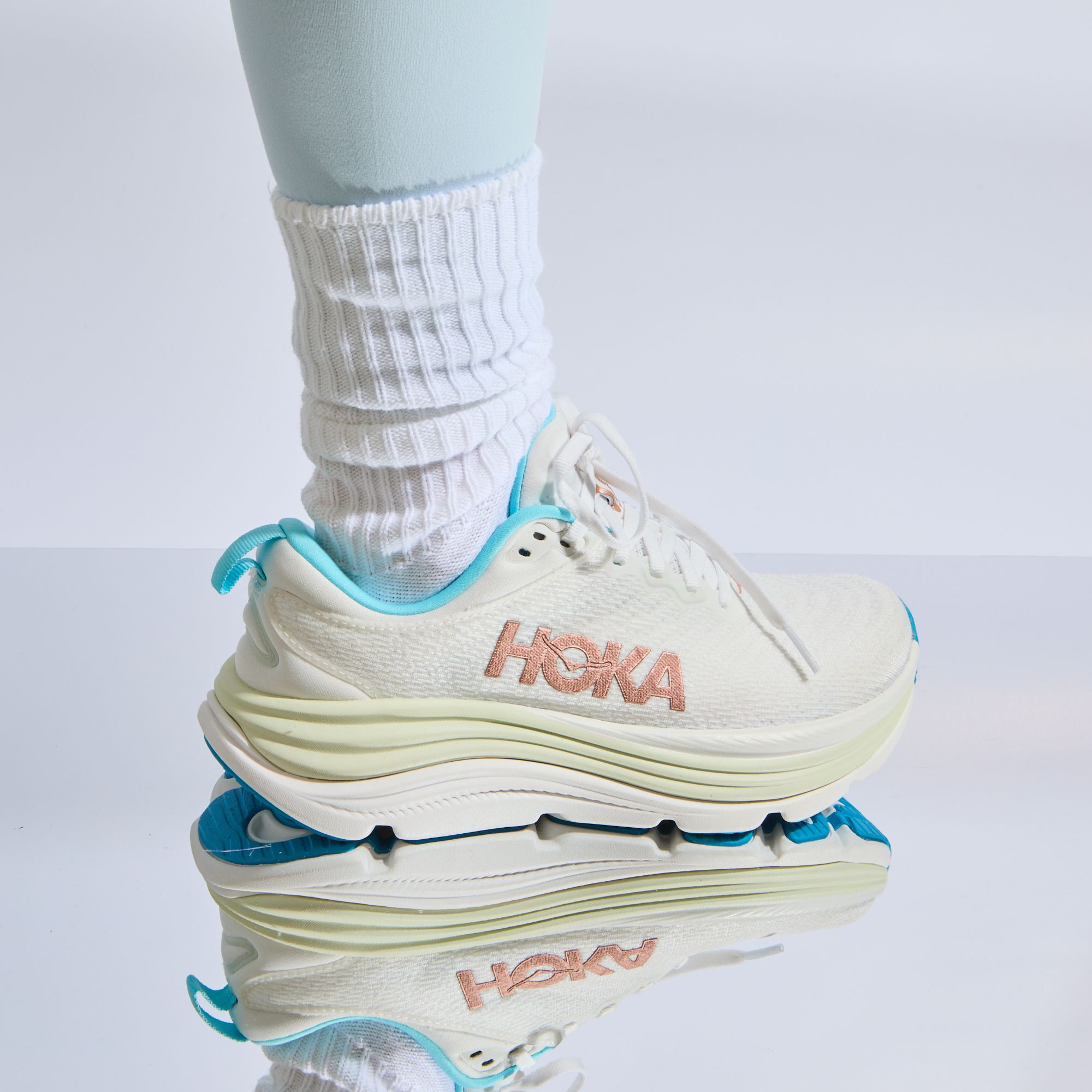 Hoka Arahi Review: This Daily Trainer Keeps My Feet Locked In