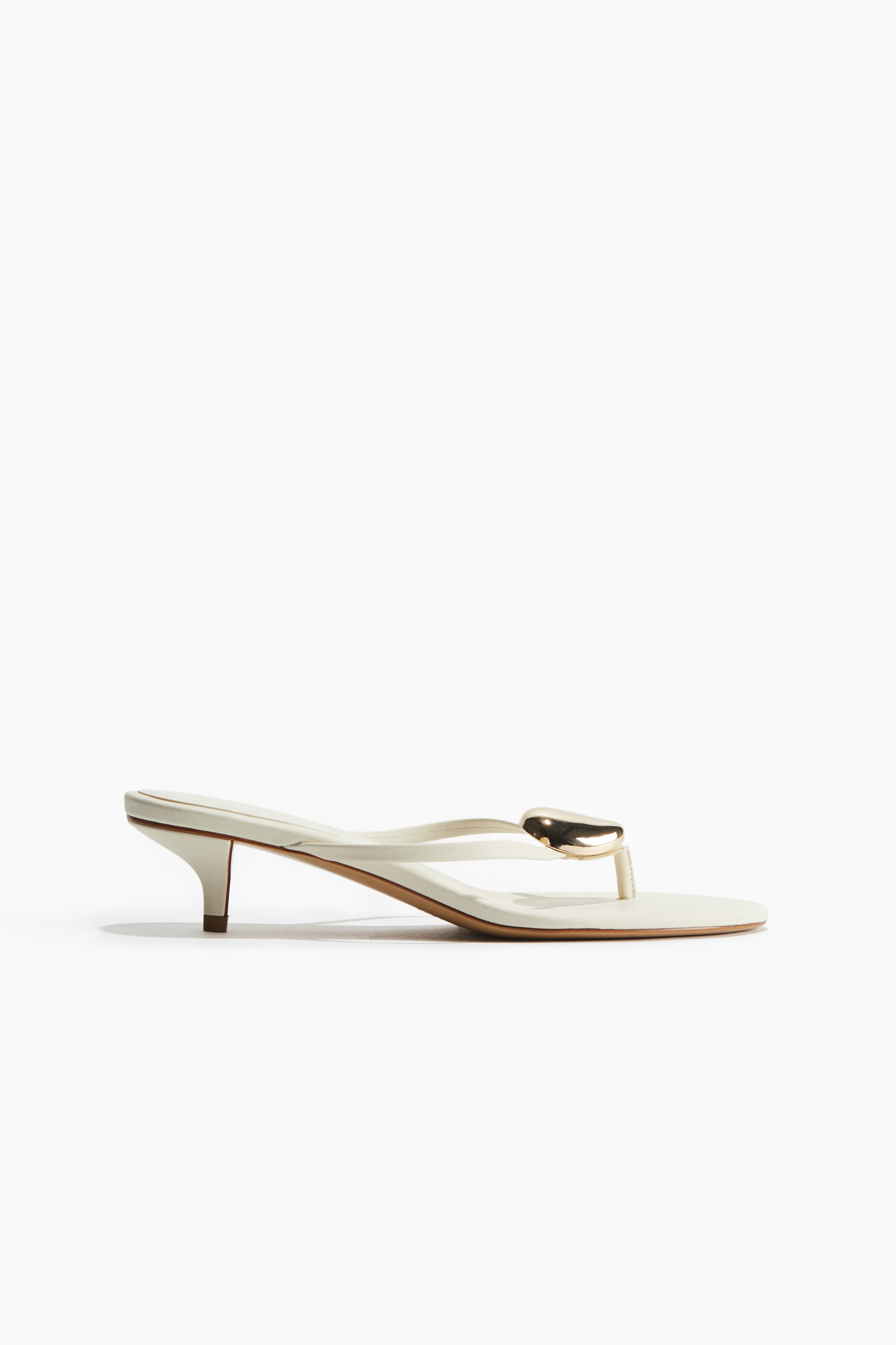 Miley Cyrus Proves The Heeled Flip Flop Will Be The Shoe Of The