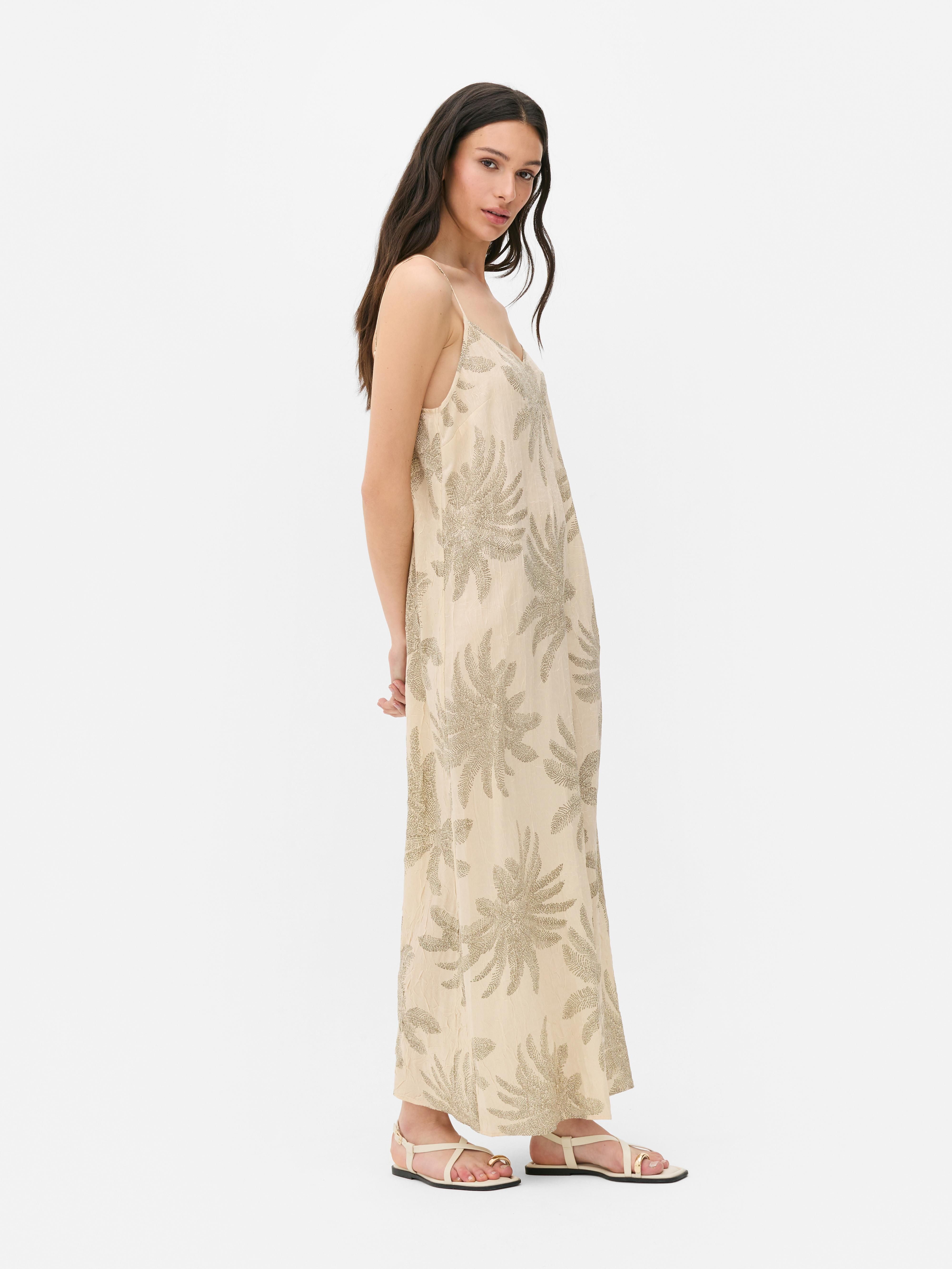 Arrasa en Primark el vestido largo más bonito de la nueva