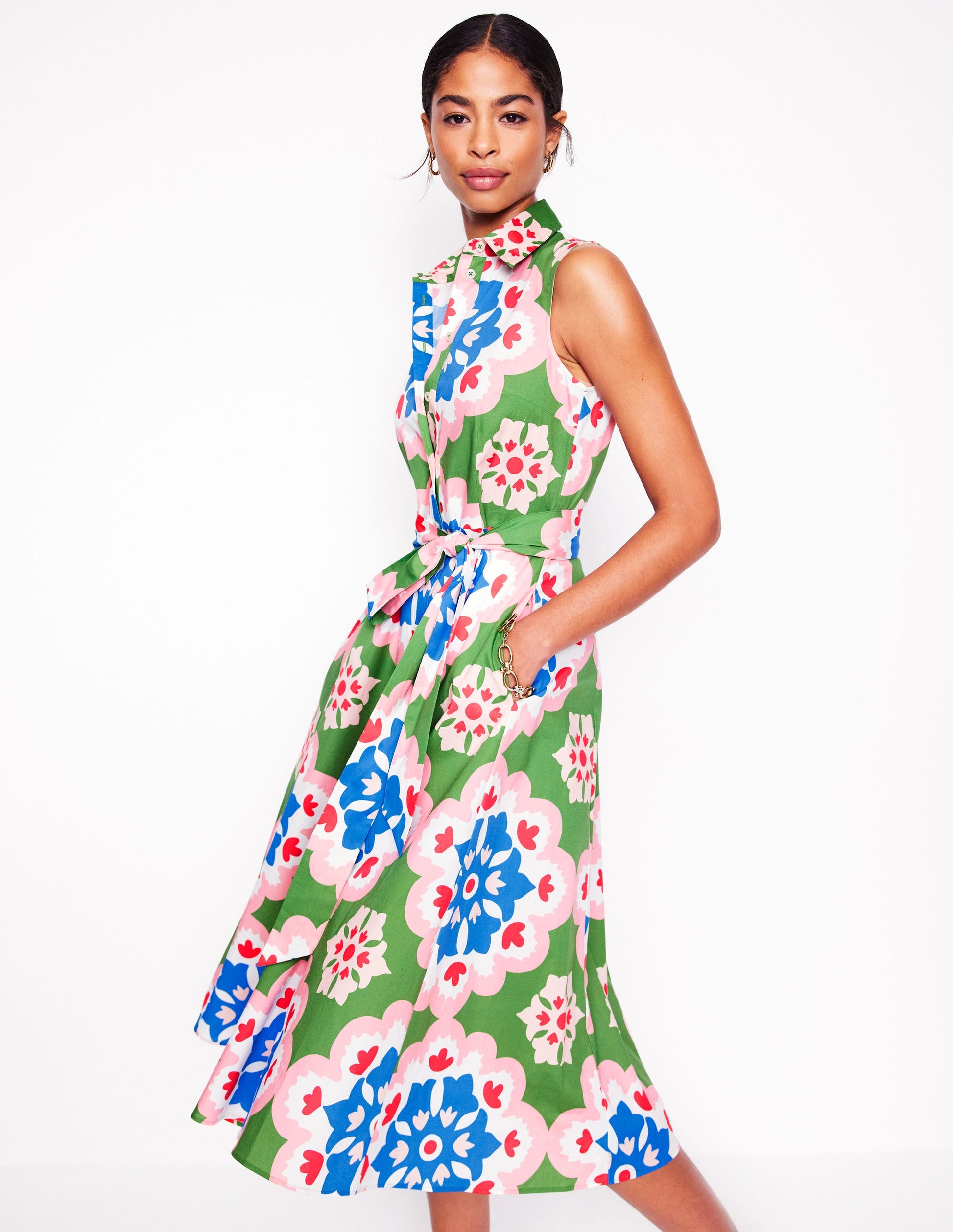 Michelle Williams embodies classic Parisian chic with summer midi