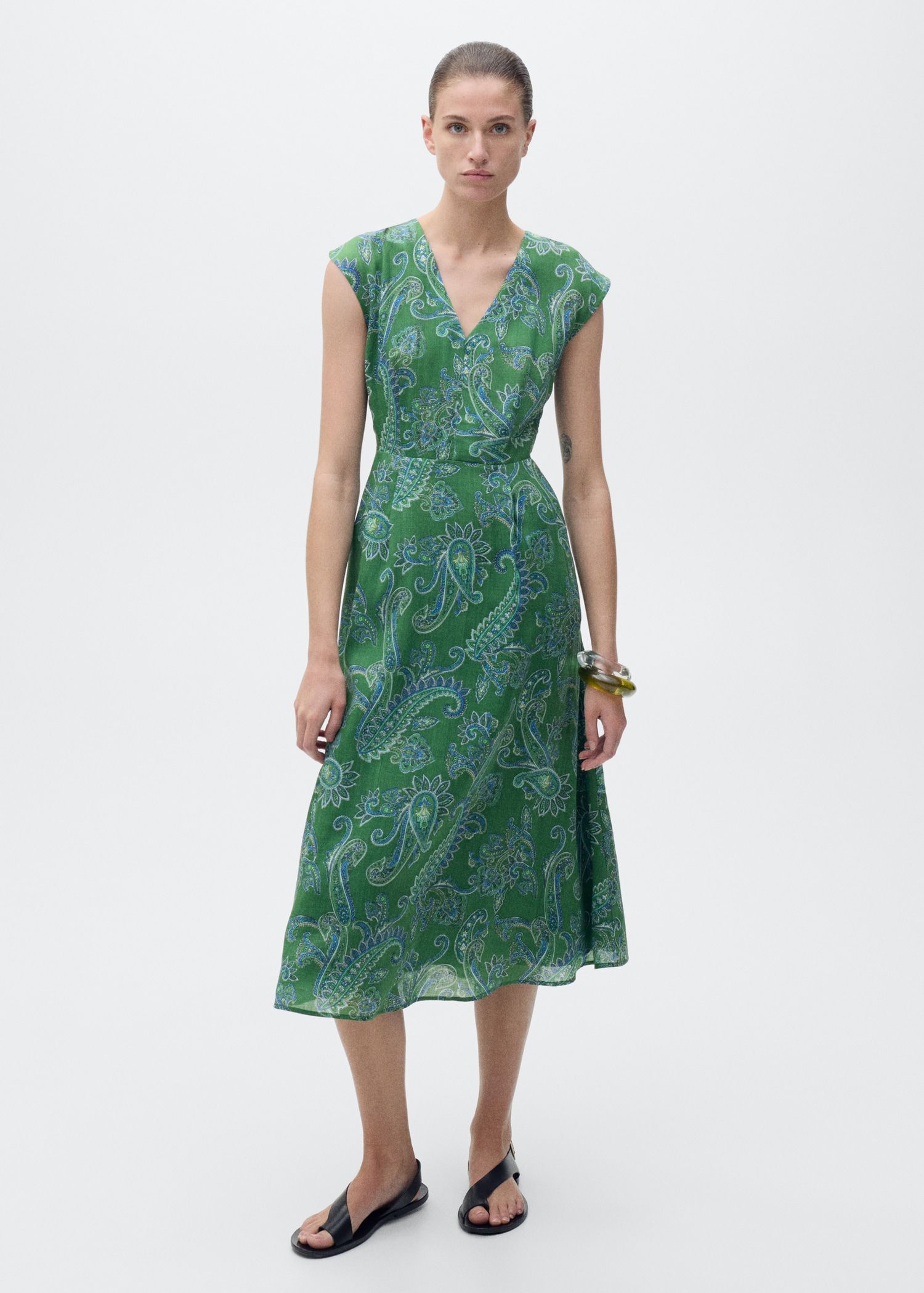 10 vestidos boho de Zara, Stradivarius o Mango que llevarán las