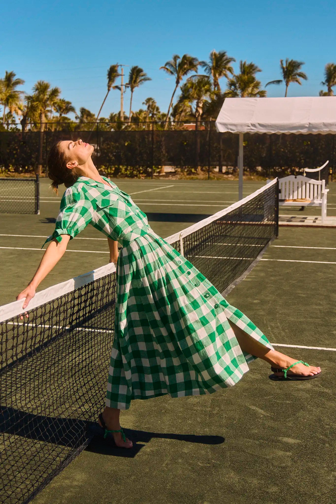taylor swift green checkered dress Watch and Travis Kelce Arrive Hand-in-Hand at TEU Event Stylish Friendsgiving looks