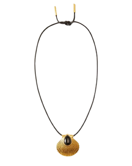 How to Wear the Shell Necklace Trend for Summer 2025