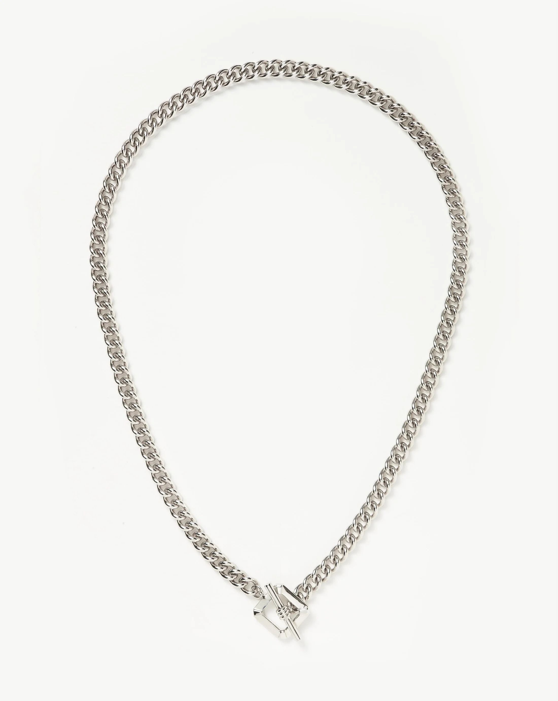 Anne Hathaway and Davina McCall confirm the T-bar necklace as a