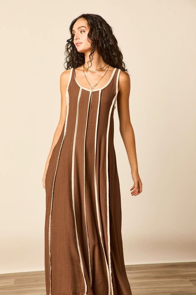 El vestido de rayas verticales que la reina Letizia llevó en