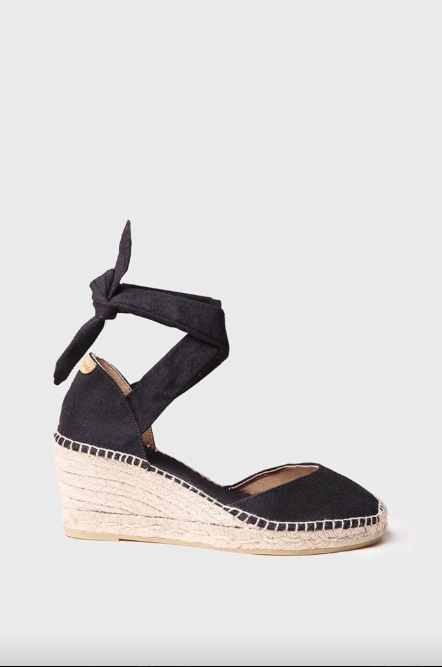 Cortefiel empieza a agotar las alpargatas básicas más vendidas de