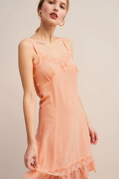 El vestido lencero que arrasa en las alfombras rojas de Hollywood