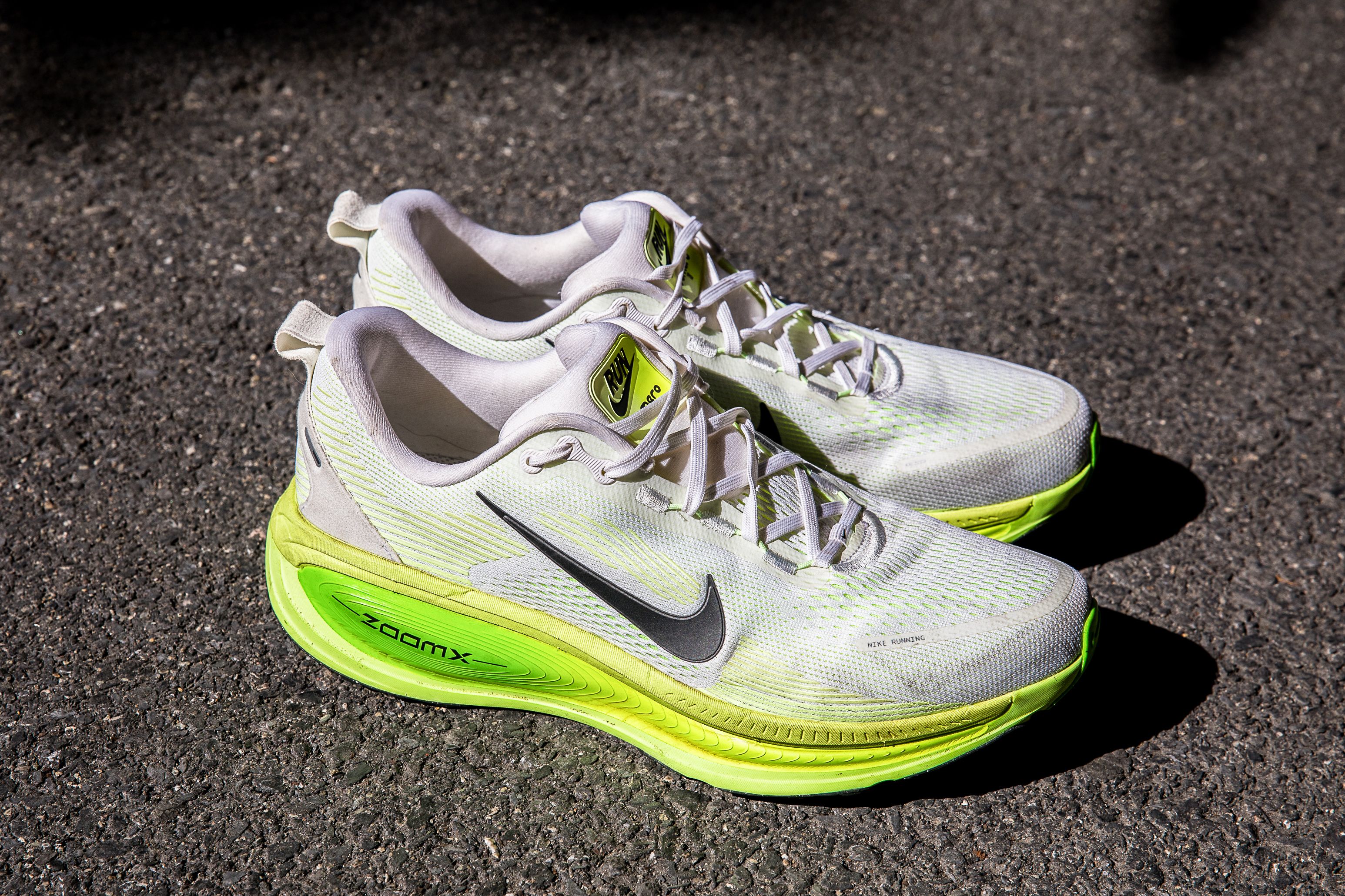 Nike vomero 18ホワイト/イエロー Review: Nike Vomero 18, Plus, and Premium — Max Cushioned