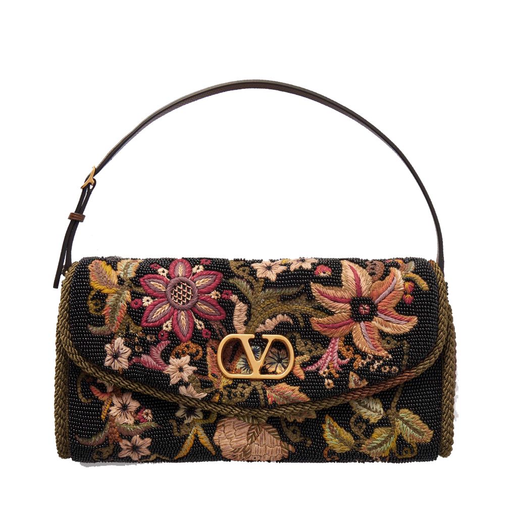 Baguette-Style Purses Are the It Bags for Fall Dressing