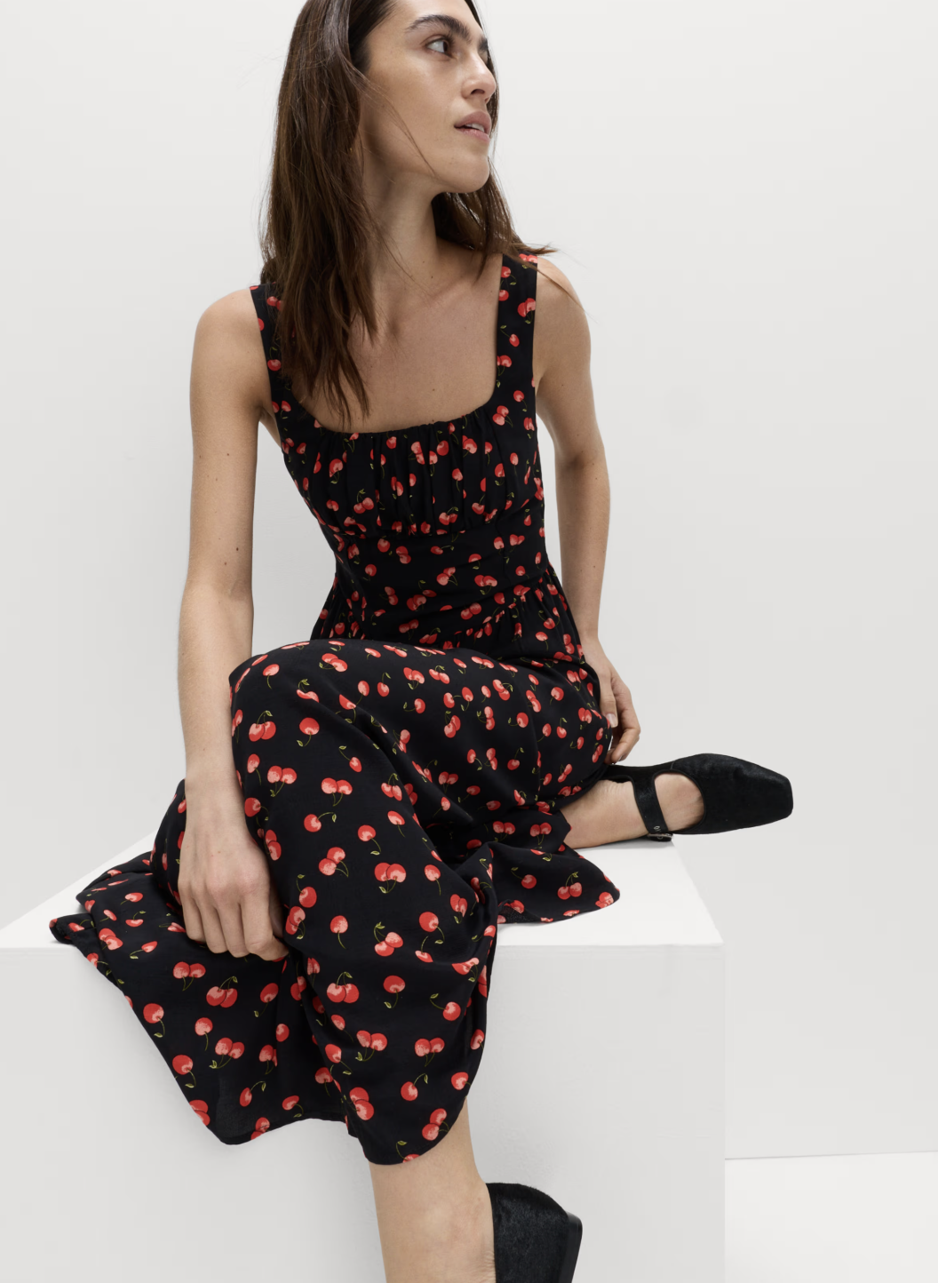 NoemixliliNoemi captivating gaze