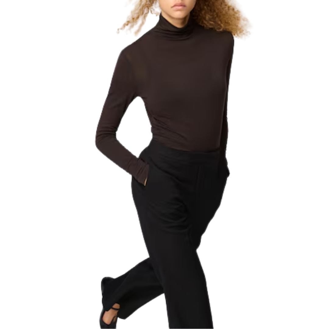 Her man talks about Comi - intimate film