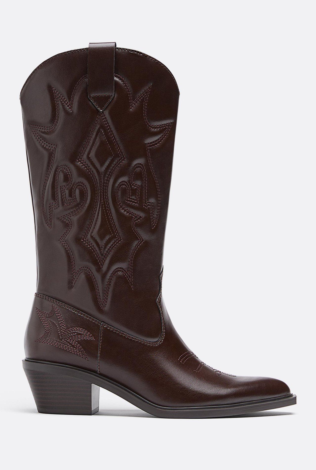 Las botas marrón chocolate sustituirán a las negras en otoño 2025