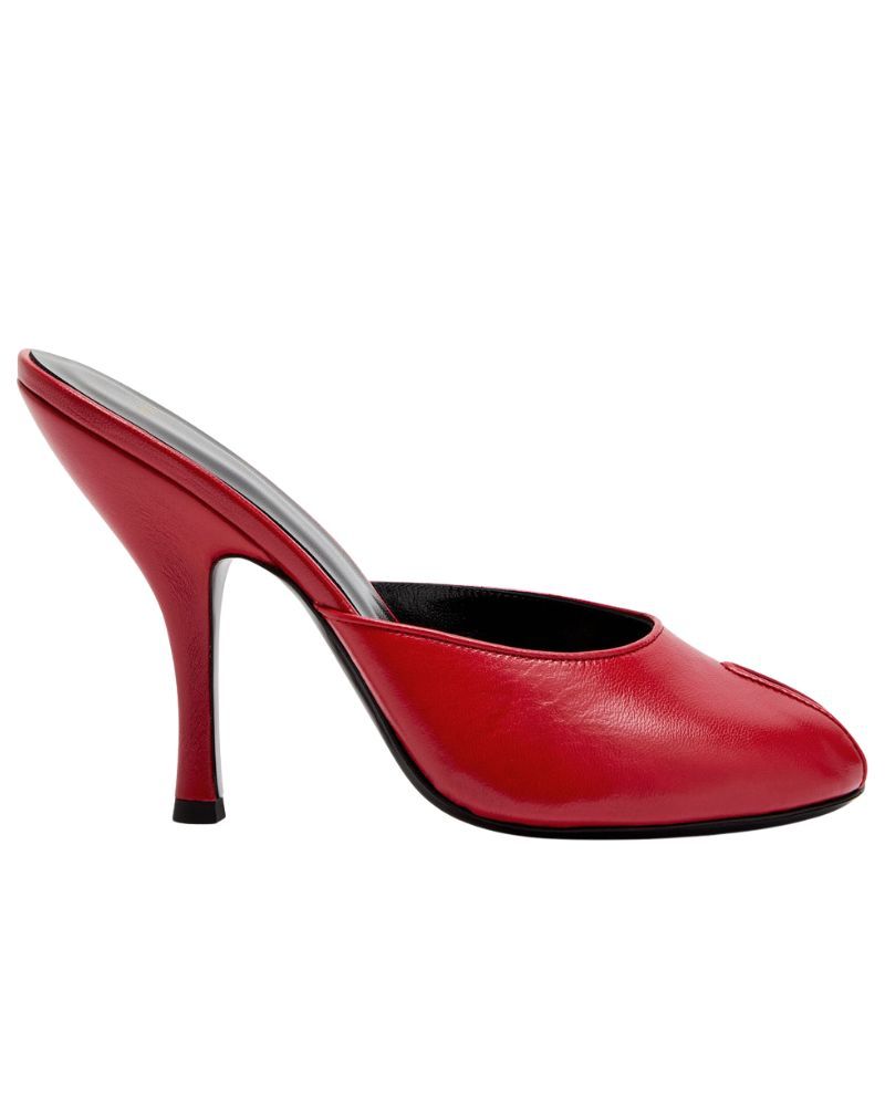 Even Victoria Beckham is bringing back peep-toe heels for 2025