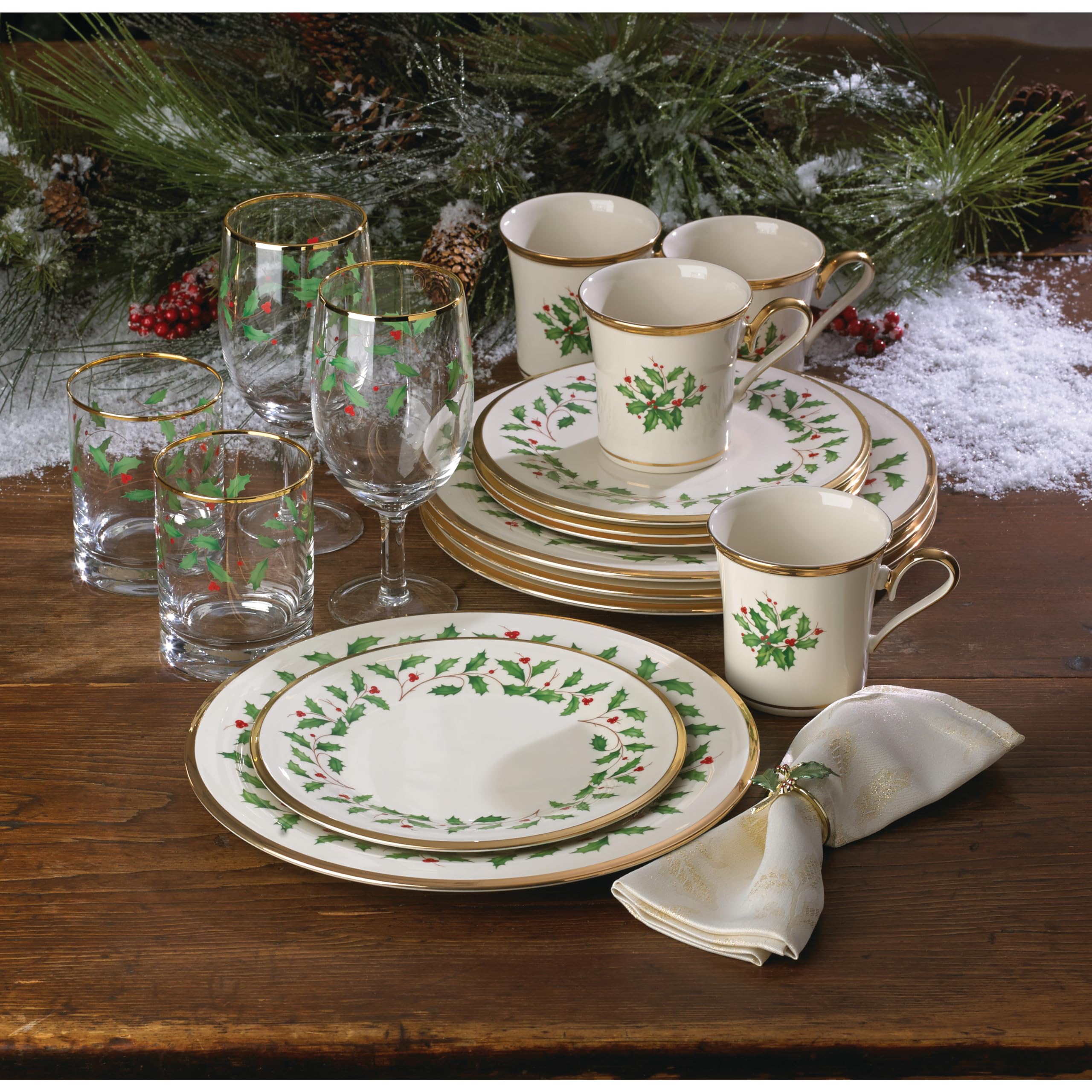 Get These Vintage-Inspired Lenox Holiday Plates for 56% Off