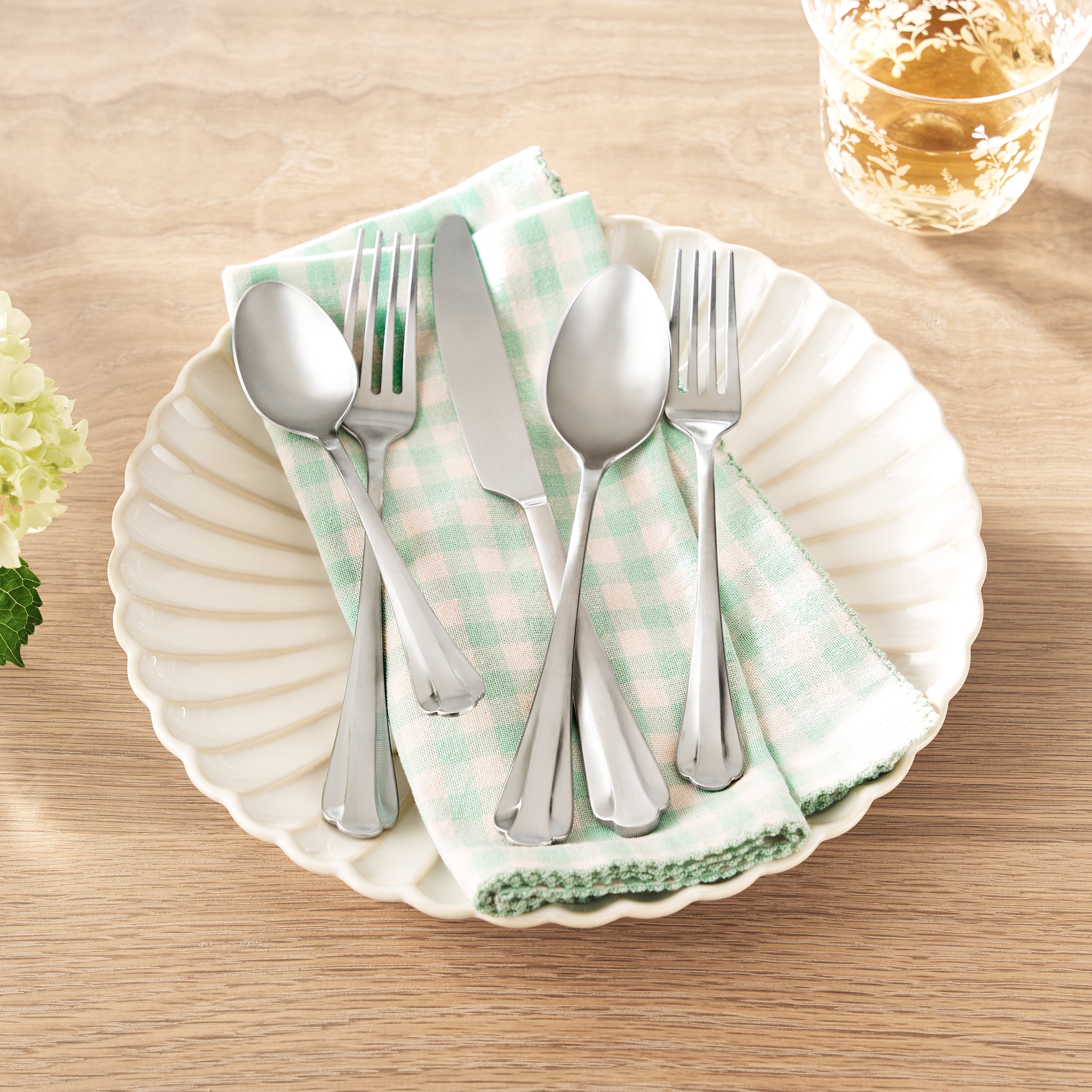 The Pioneer Woman Flatware Is Now Available in Two New Patterns