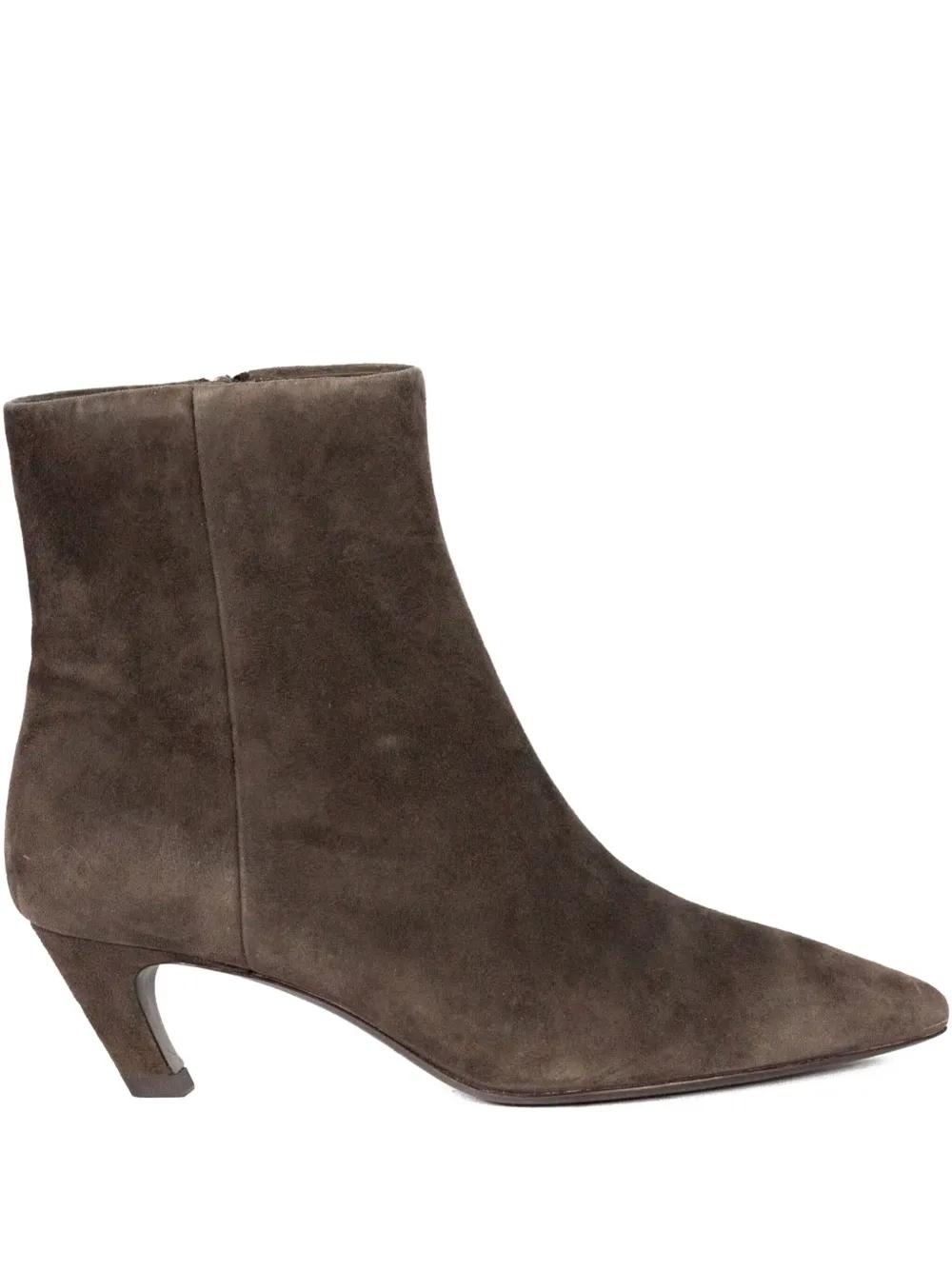 Stivaletti Autunno Inverno 2025, in camoscio come Claudia Schiffer