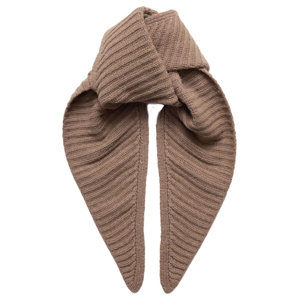 Ways to Style Bandanas and Silk Scarves for Fall 2025