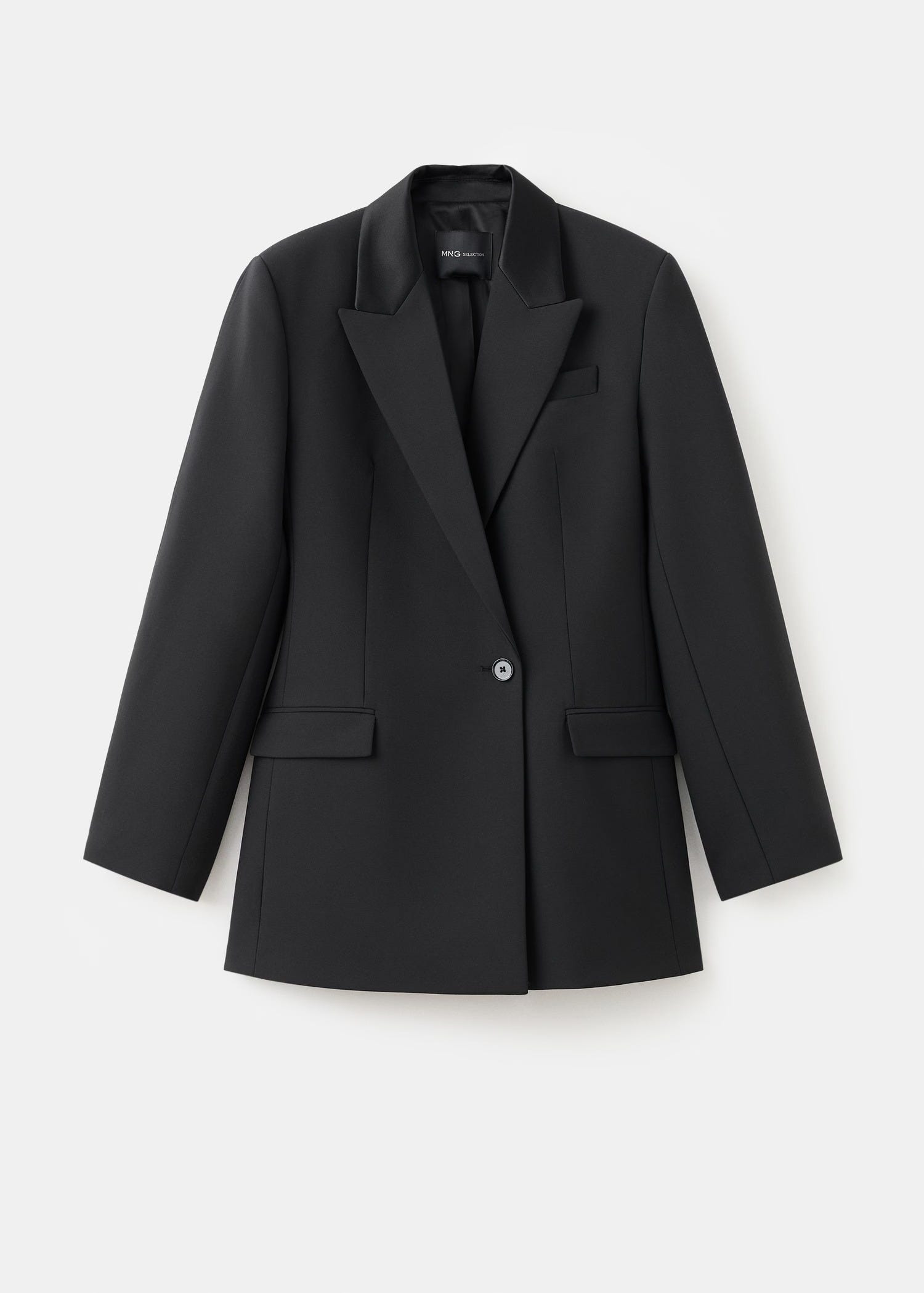 Mango pone a la venta el vestido tipo blazer más original de 2025