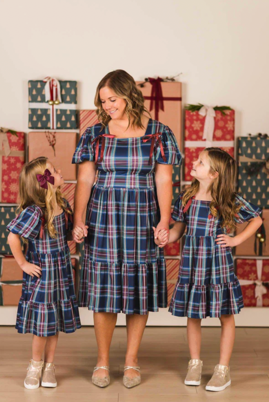 17 Cute Mommy and Me Christmas Outfits to Match in 2025