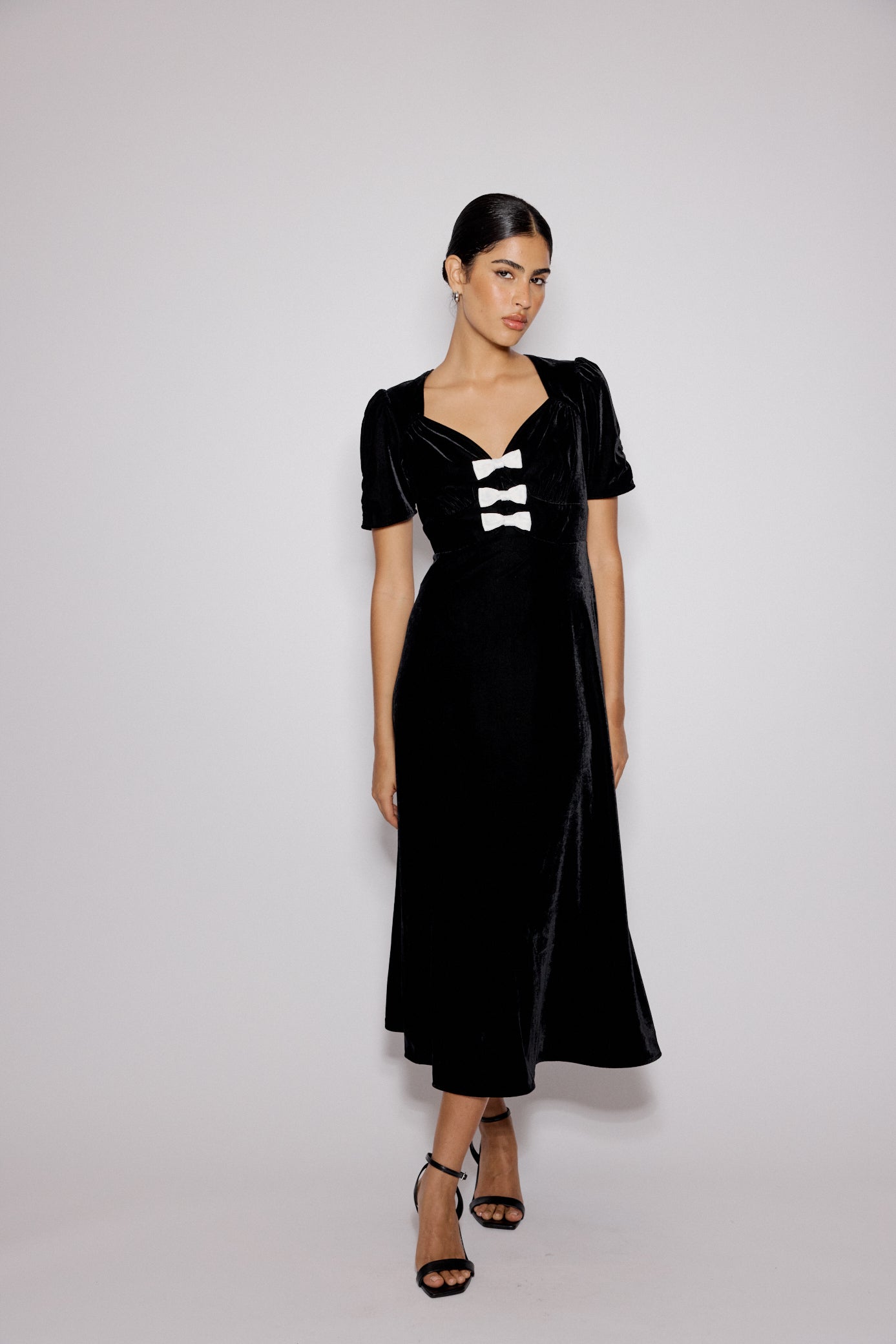 Velvet dresses are the chic statement for cold temperatures Velvet dresses are the chic statement for cold temperatures