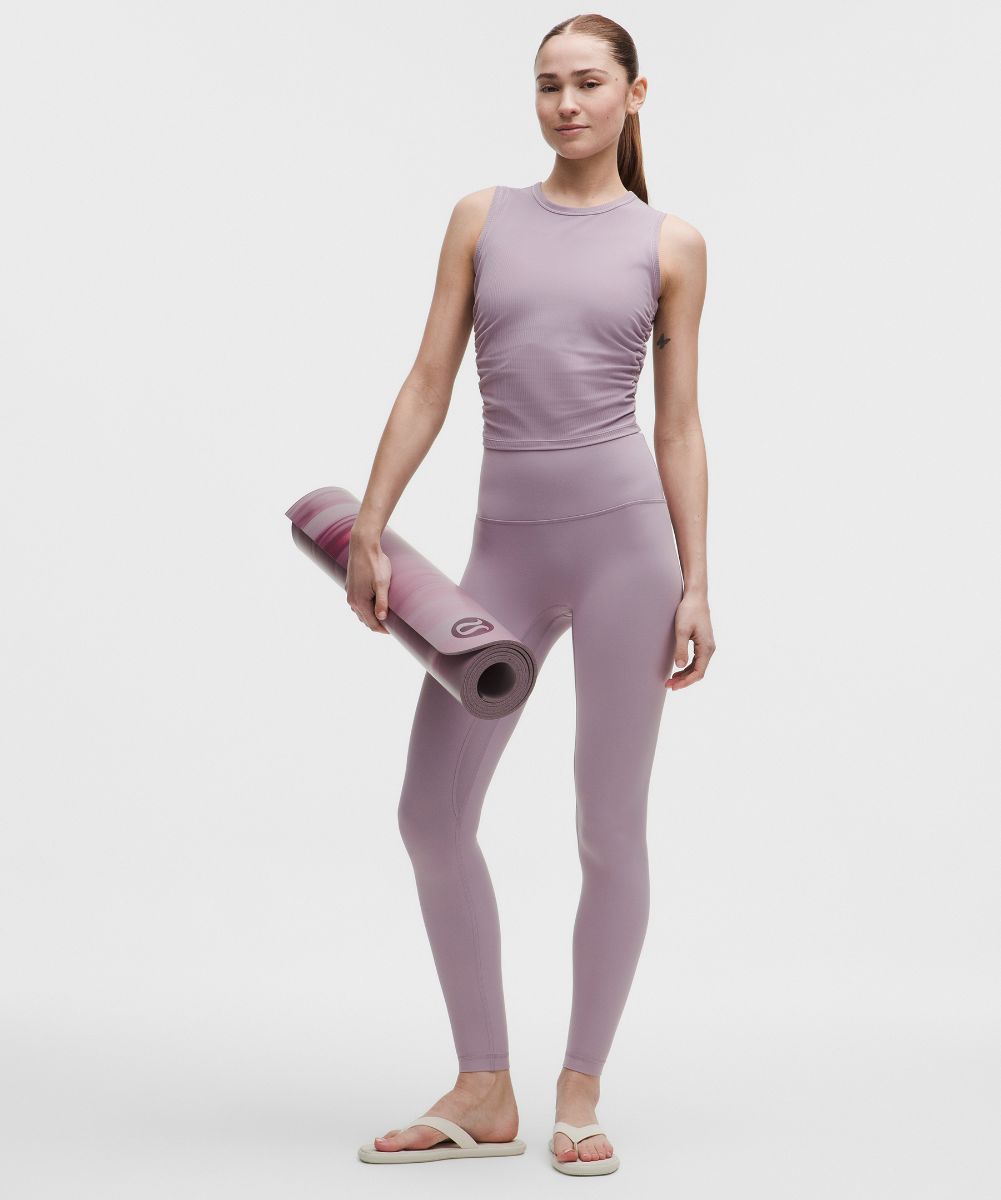 ピラティスの服装完全ガイド。初心者も迷わないウェアの選び方と