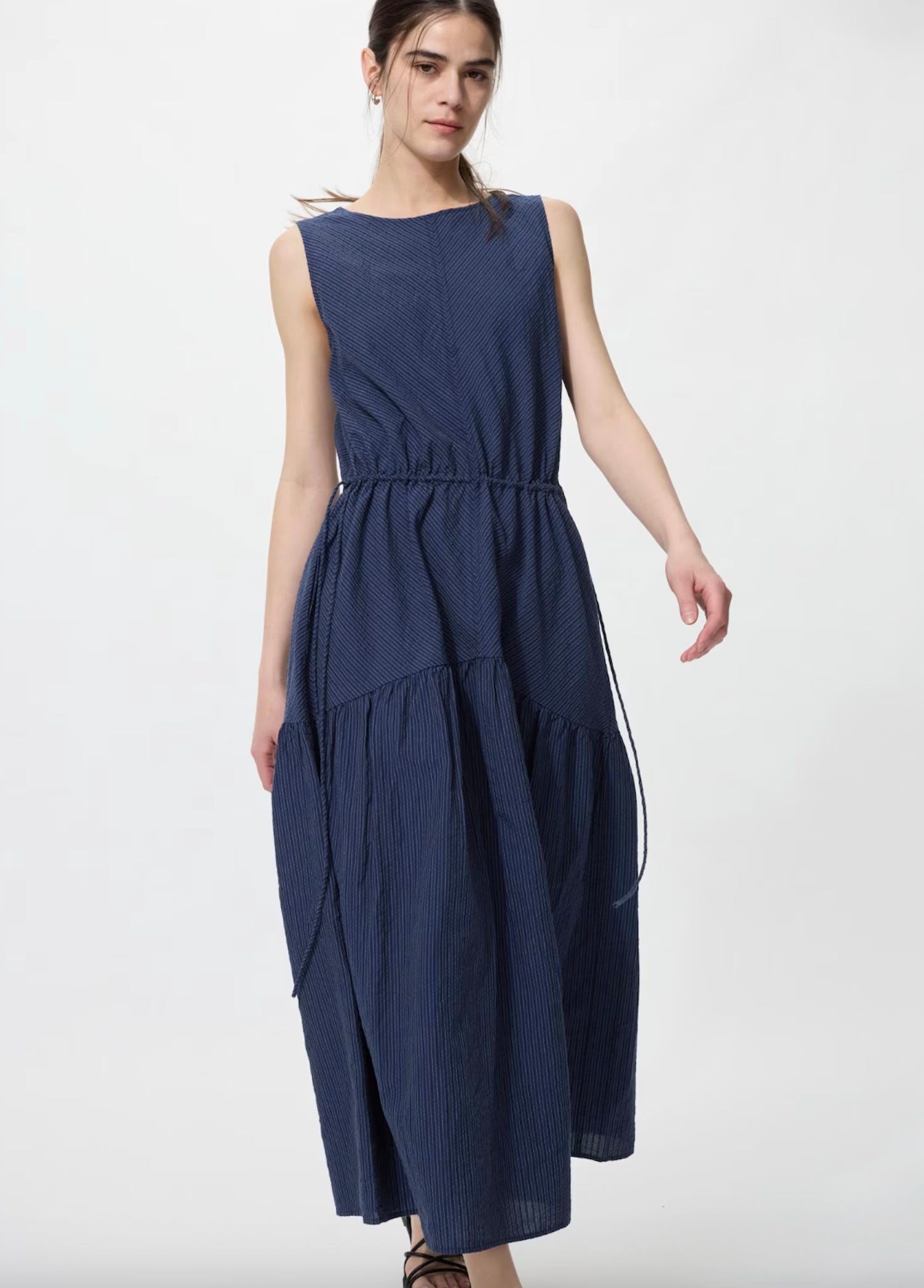 Uniqlo's floaty 40 linen dress is the easiest way to look elegant in the heat - whatever your shape Uniqlo's floaty 40 linen dress is the easiest way to look elegant in the heat - whatever your shape