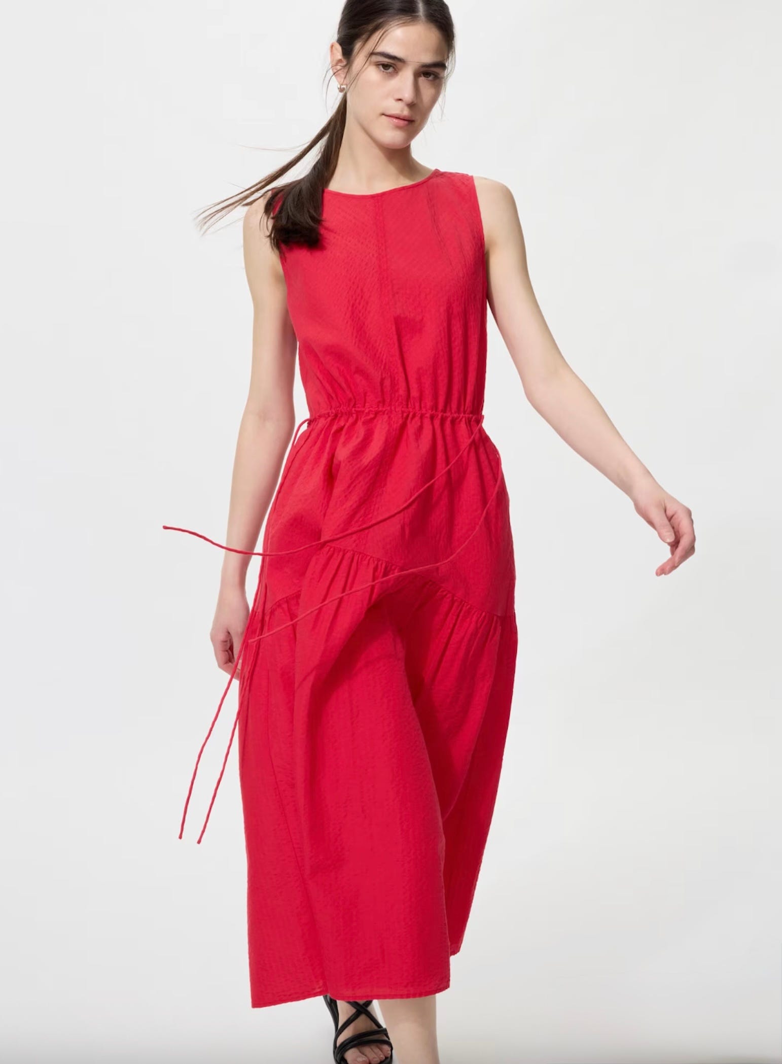 Uniqlo's floaty 40 linen dress is the easiest way to look elegant in the  heat - whatever your shape